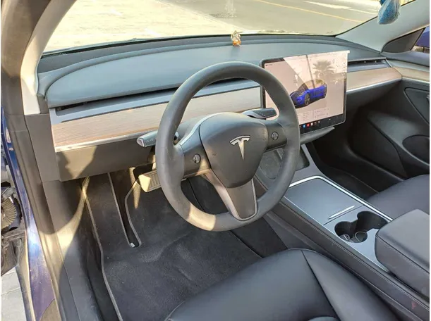 Car image 11