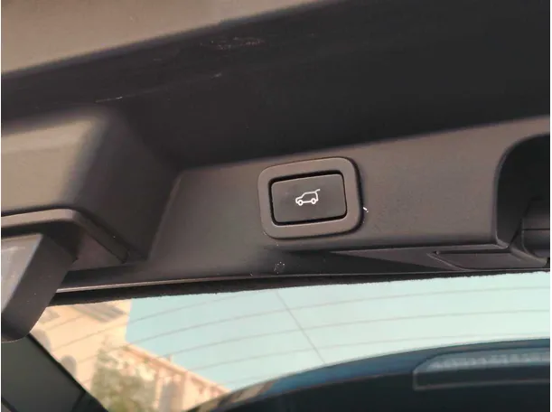 Car image 35