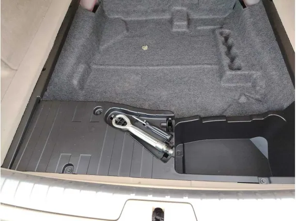 Car image 34