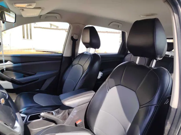 Car image 13