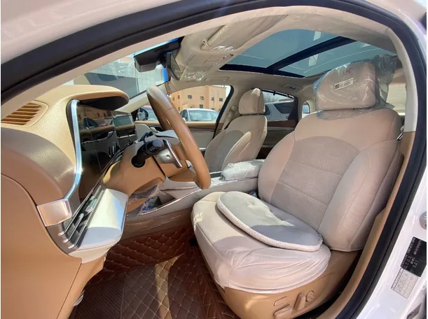 Car image 11