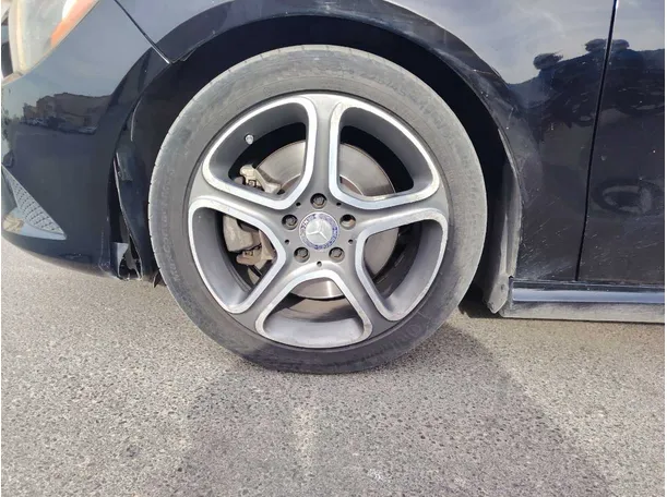 Car image 10