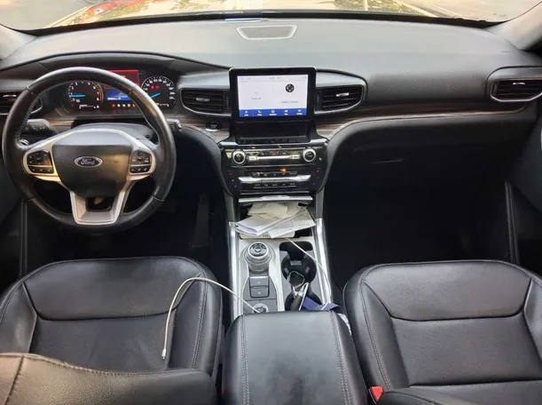 Car image 15