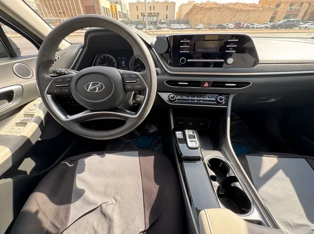 Car image 15