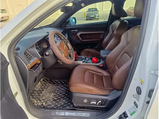 Car image 13
