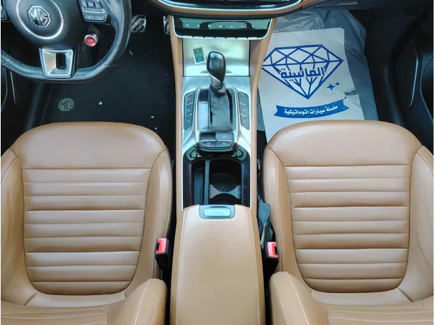 Car image 19