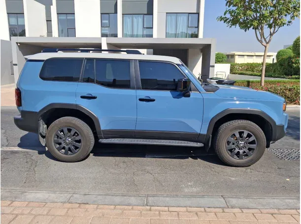 Car image 8