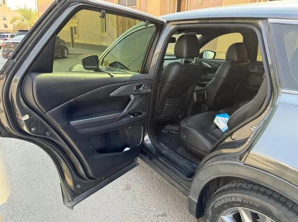 Car image 14