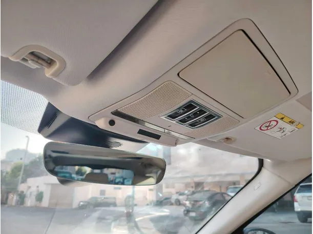 Car image 32