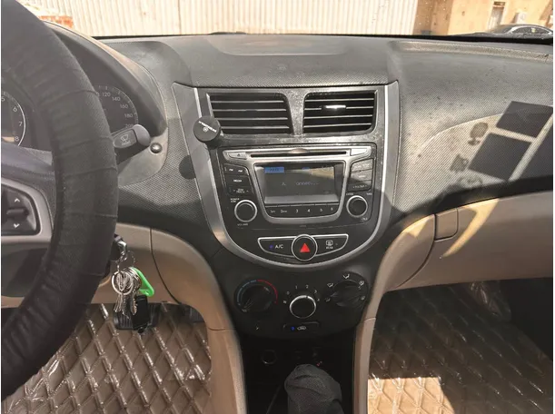 Car image 18