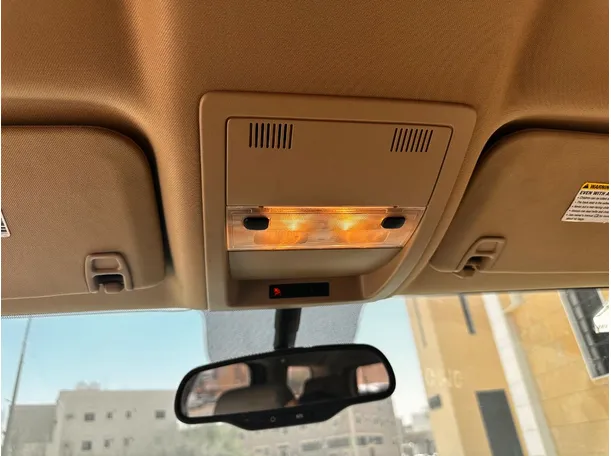 Car image 23