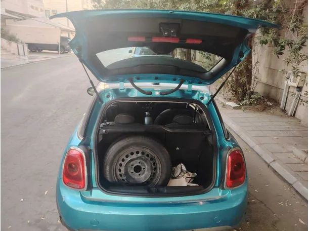 Car image 29