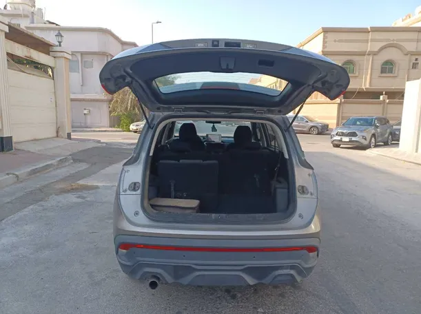 Car image 18
