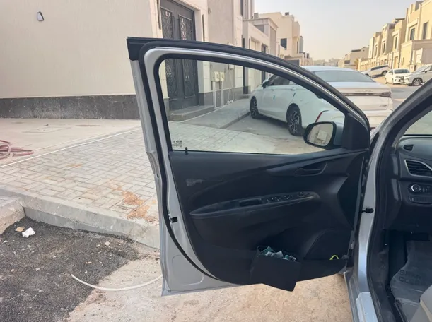 Car image 10