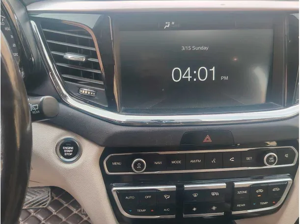 Car image 24