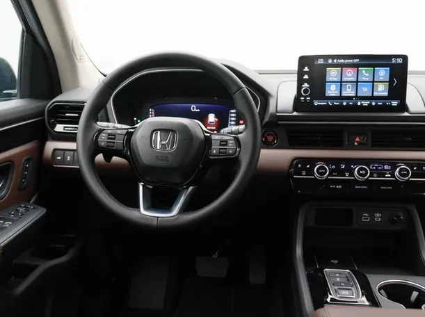 Car image 14