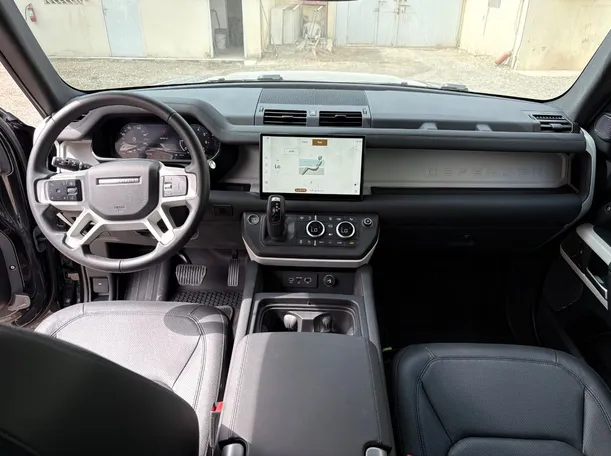 Car image 16