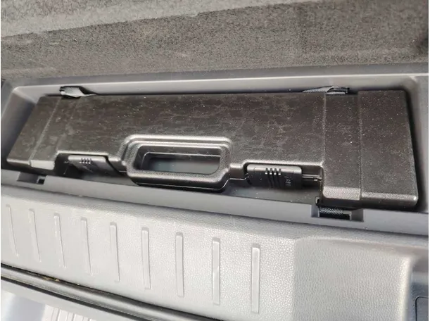 Car image 46
