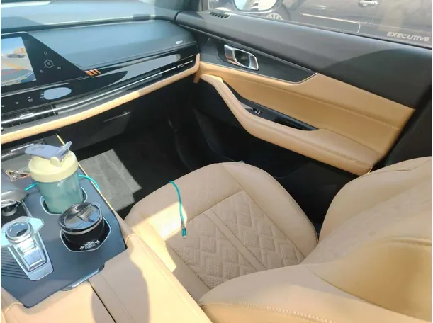 Car image 25