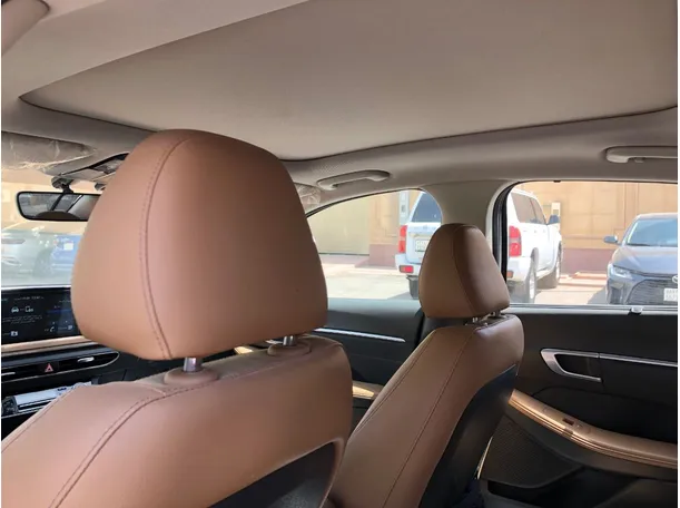 Car image 13