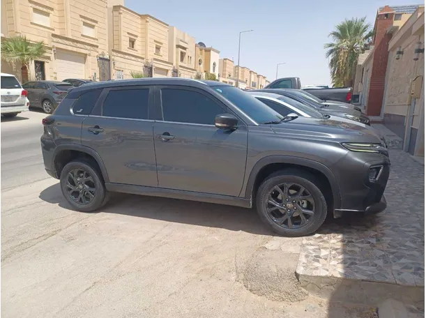 Car image 4