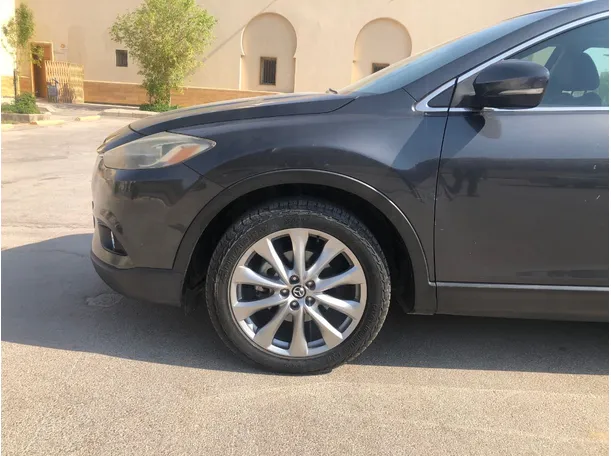 Car image 9