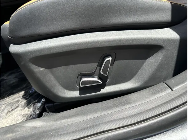 Car image 25
