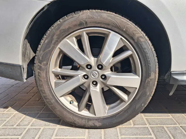 Car image 9