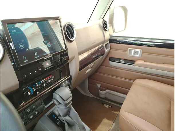 Car image 15