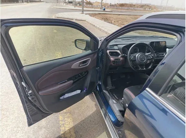 Car image 11