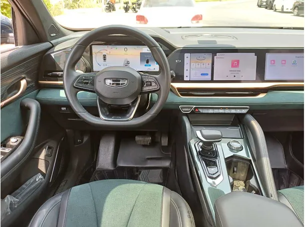 Car image 17