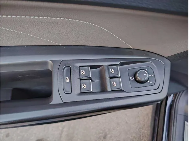 Car image 43