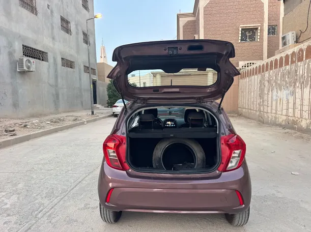 Car image 19