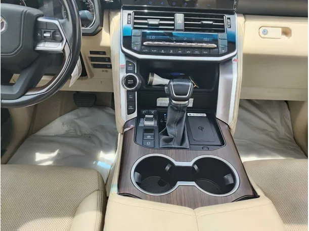 Car image 24