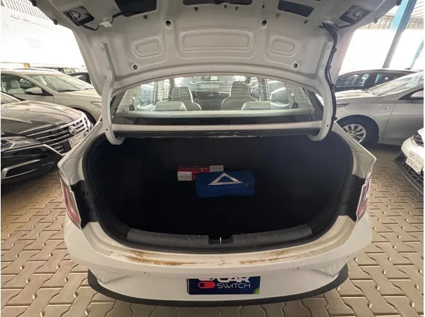 Car image 17