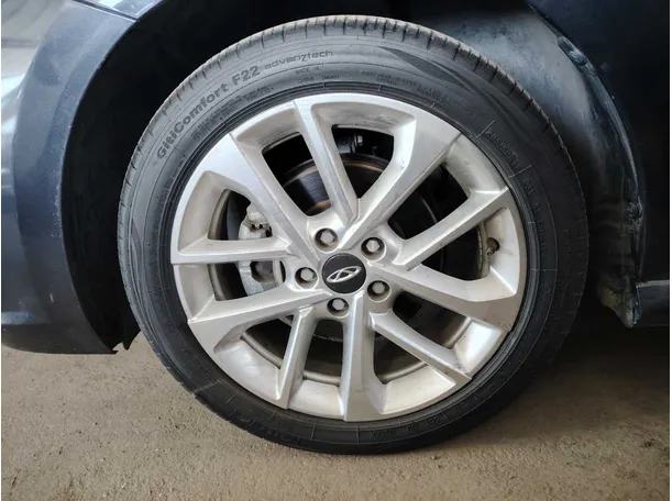 Car image 10