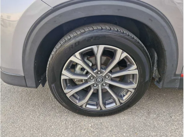 Car image 10