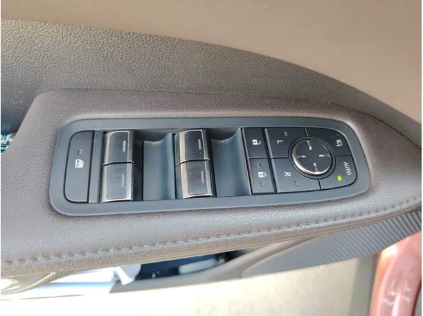 Car image 40