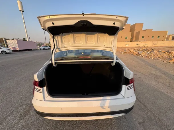 Car image 21