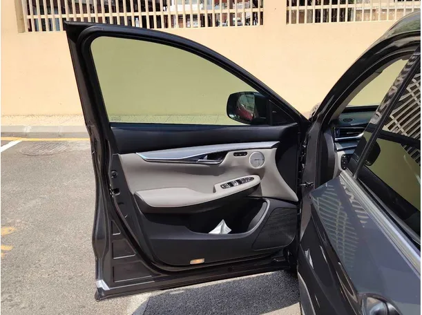Car image 11