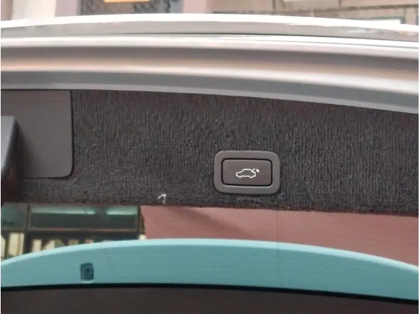 Car image 37