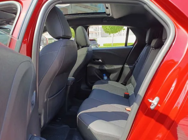 Car image 13