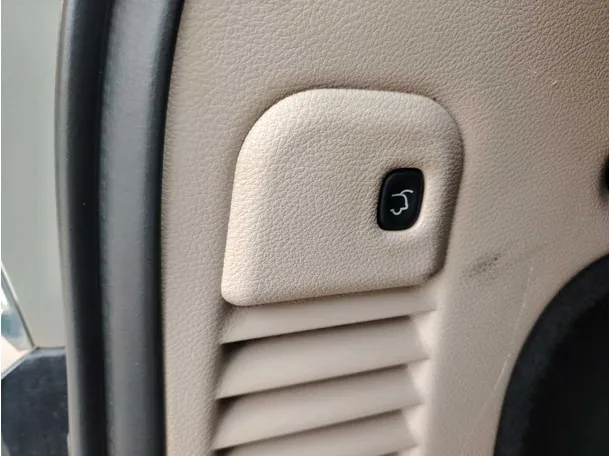 Car image 38