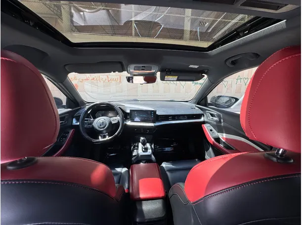 Car image 14