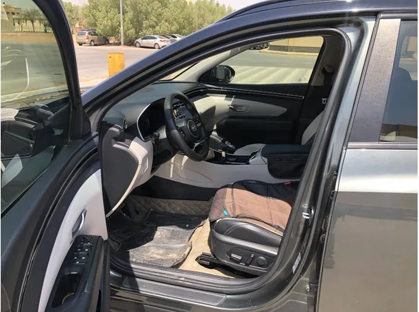 Car image 11