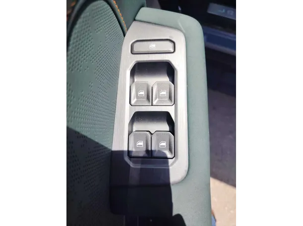 Car image 31