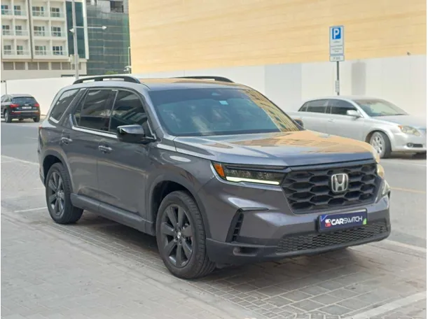Car image 4