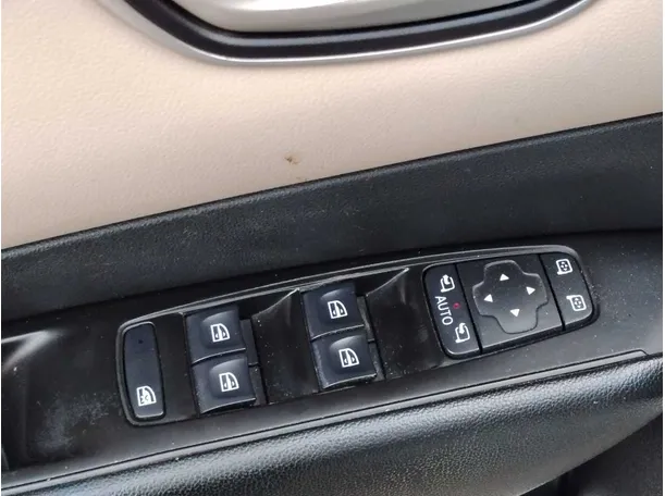 Car image 27