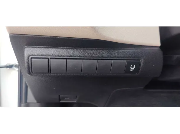 Car image 27