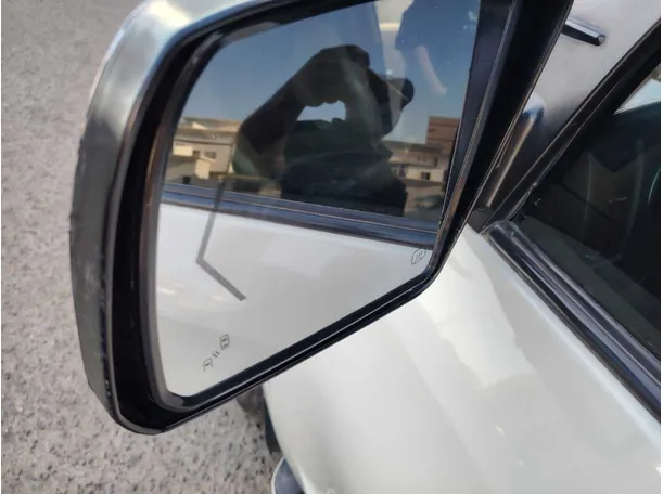 Car image 35